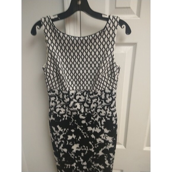 White House Black Market Classic Geometric  Knee Length Size 4 Boho Feminine - Picture 2 of 12